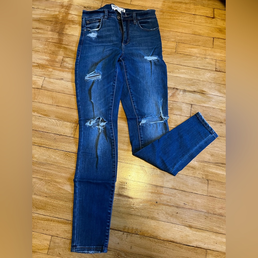 High waisted ripped jeggings. Garage, size 5. Great for weekend & comfortable.